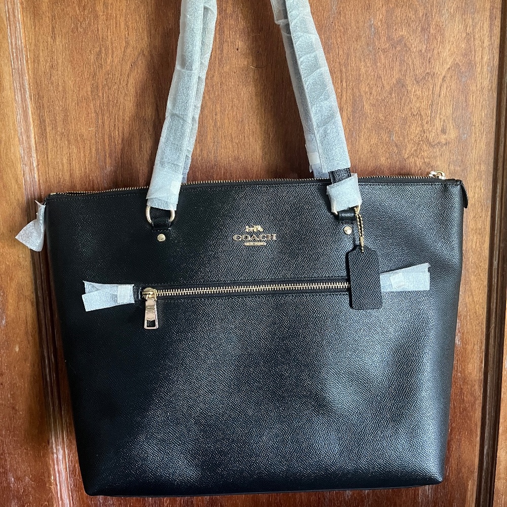Coach Outlet Gallery Tote NWT
